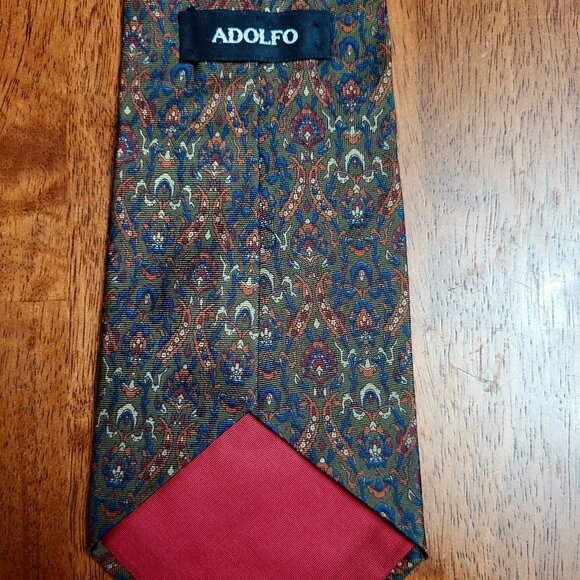 Adolfo ~ 100% Silk ~ Abstract Necktie ~ Excellent Condition - Picture 5 of 6
